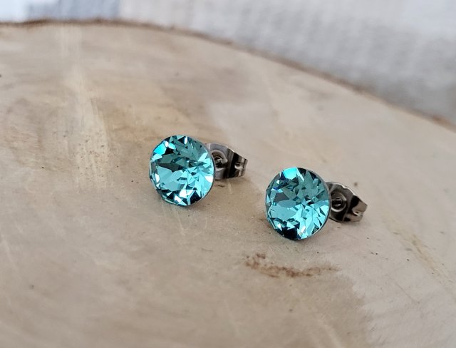 KOLCZYKI SZTYFTY SWAROVSKI light turquoise (8mm)