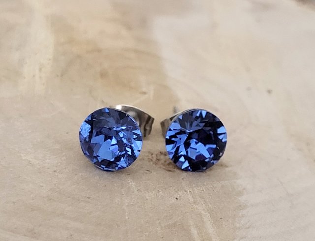 KOLCZYKI SZTYFTY SWAROVSKI SAPPHIRE (8mm)