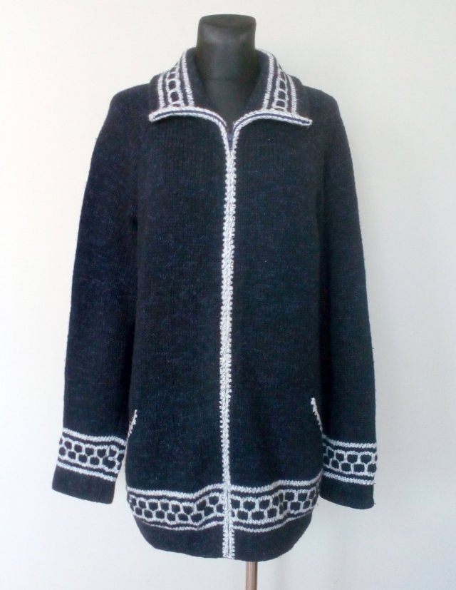 SWETER HANDMADE