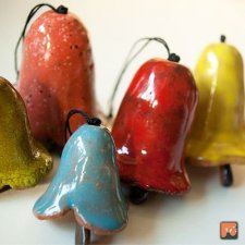 Kolorowe dzwonki - gliniane ozdoby świąteczne