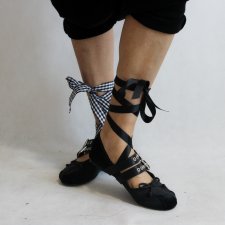 Buty typu baleriny z szarfami