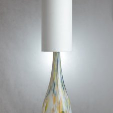 Lampa stołowa szklana ROCKET wielokolorowa z białym abażurem