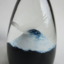 Glass Art -zjawiskowy,  artystyczny,  sygnowany gruboszklany przycisk do papieru