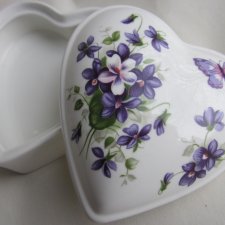 WILD  VIOLETS  -ORYGINALNA FORMA PIĘKNE ZDOBIENIE duże porcelanowe puzdro