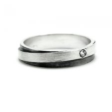 Srebrny pierścionek zaręczynowy z diamentem