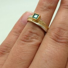 Srebrny pierścionek ze szmaragdem