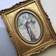 La Femme Chic a Paris 1912r. - A Deauville ❀ڿڰۣ❀ Piękna i nostalgiczna miniatura 28cm. ❀ڿڰۣ❀ Elegancka złocona rama