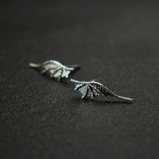 Małe kolczyki skrzydła smocze ze srebra