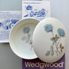 WEDGWOOD ICE ROSE - Puzderko ❀ڿڰۣ❀  Poszukiwana porcelana