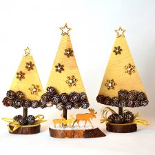 Choinki z drewna  – dekoracja świąteczna (16)