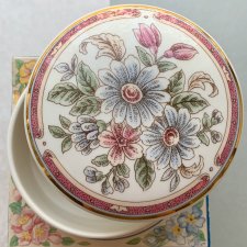 Flowers trinket box - Made in Britain ❀ڿڰۣ❀ Puzderko z delikatnej porcelany