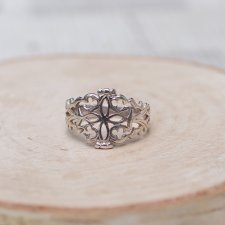 Ażurowy srebrny pierścionek