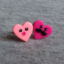 Zabawne Kolczyki Różowe Serduszka Wąsy Kawaii Prezent na Walentynki