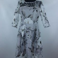 Kloszowana sukienka z organzy / L