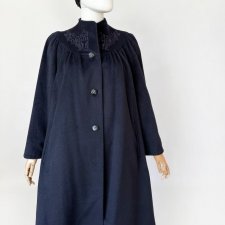 Wełniany płaszcz vintage 80's haftowany
