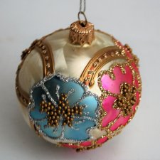 Bombka ręcznie zdobiona w kwiaty złoto-różowo-błękitna 8 cm
