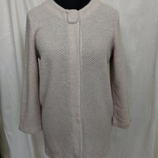 Elegancki sweter w rozmairze M/L.