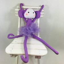 Małpka fioletowa w spódniczce