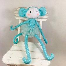 Małpka niebieska w spódniczce