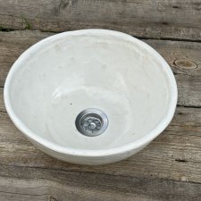 Mała ceramiczna umywalka łazienkowa nablatowa