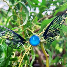 Naszyjnik MIDSOMMAR – Motyl w kolorach złota, błękitu i czerni