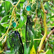 Kolczyki MIDSOMMAR – Motyl w kolorach złota, zieleni i czerni
