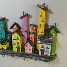 Drewniany wieszak z kolorowymi domkami na półce, 5 haczyków, organizer na klucze przedpokój, ładny wystrój wnętrz, dekoracyjny uchwyt na klucze ścienn