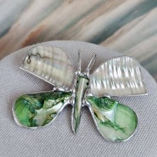 Duża broszka i wisior (2 w 1): Motyl z tęczową muszlą w zieleni
