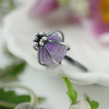 Wichrowe wzgórza II - minimalistyczny, srebrny pierścionek z liliowym ametystem