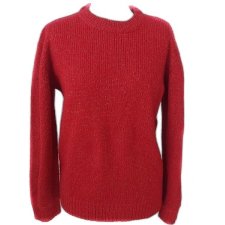Czerwony sweter ze złotą nitką