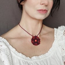 Gwiazda Pentagram Koral Rubin naszyjnik choker pleciony ażurowa rozeta mikro makrama DelfinaDolls