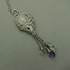 Długi wisiorek kryształ górski i ametyst, wire wrapping, stal chirurgiczna