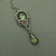 Długi wisiorek złoty labradoryt, wire wrapping, stal chirurgiczna