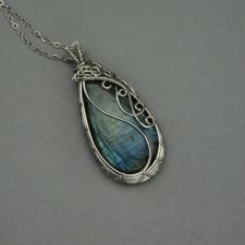 Wisiorek niebiesko zielony labradoryt, wire wrapping, stal chirurgiczna, wisior