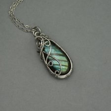 Wisiorek z labradorytem, wire wrapping, stal chirurgiczna, labradoryt wisior