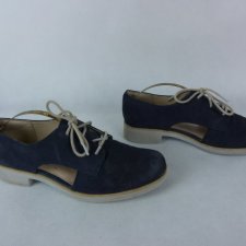 Clarks skórzane półbuty nubuk z wycięciami 5,5 / 39