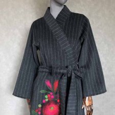 Kimono 100% wełna czarne biały prążek zdobione.