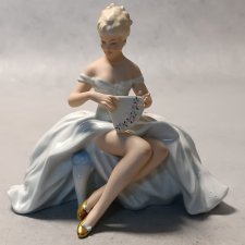 Wallendorf Porcelanowa Kolekcjonerska Figura Dama z wachlarzem Turyngia