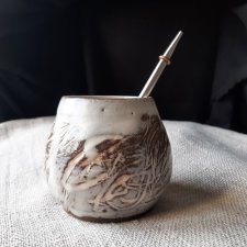 Duży ręcznie robiony Mateo, gourd, calabash - kubek do yerba mate z gliny zdobiony metodą sgraffito