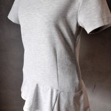 Bluzka t-shirt REISS baskinka falbana S