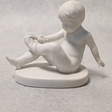 Porcelanowa Figurka chłopca Chłopczyk biskwitowa