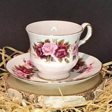 Angielska porcelana Queen Anne filiżanka i spodek róże