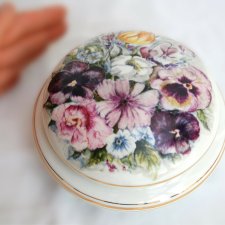 Bombonierka, szkatułka, porcelana Ćmielów, vintage, kwiaty, bratki