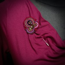 Bordowa broszka soutache