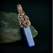 Wisiorek wire wrapping z lapis lazuli