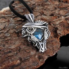 Wisiorek srebrny z błękitnym labradorytem wire wrapping