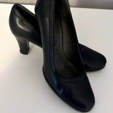 Buty Tamaris r. 36 skóra naturalna na obcasie klasyczne czarne