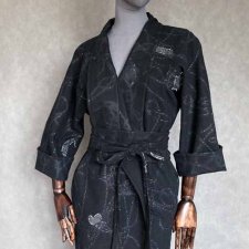 Kimono 100% wełna czarne w ciekawy wzór.