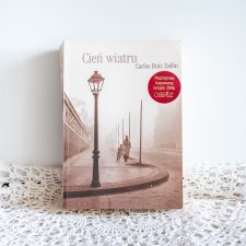 Książka "Cień wiatru" - Carlos Ruiz Zafon