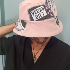 Bucket hat- kapelusz vegan diet